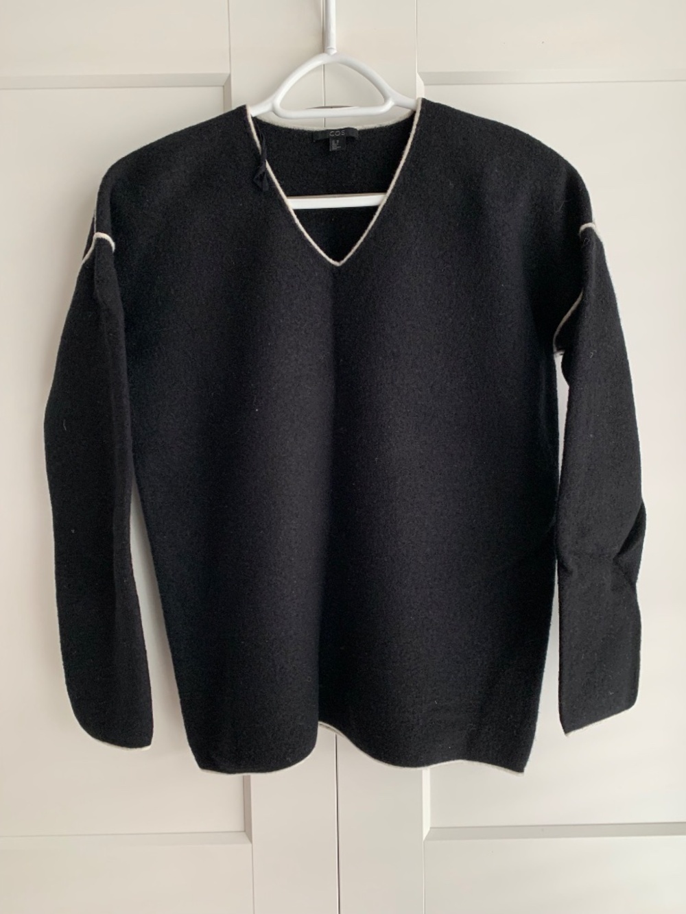 COS Women's Sweater V-Neck 100% Wool in black Size XS